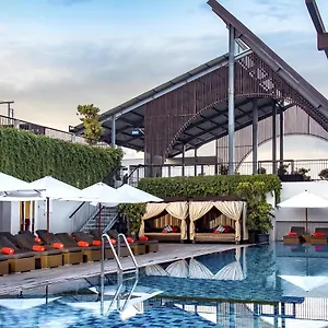 4* Hotel The One